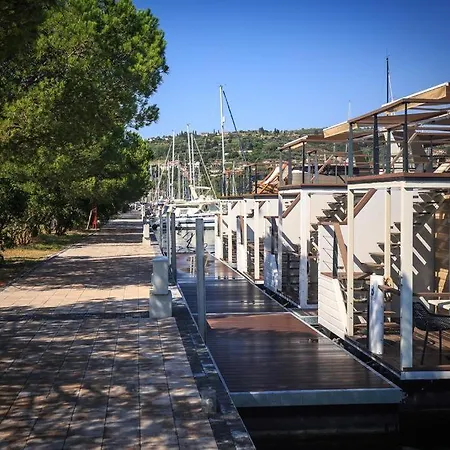 Floating Sea House Kahne Semesterbostad