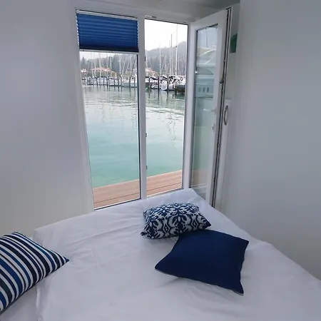 Semesterbostad Floating Sea House Kahne