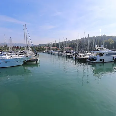 Floating Sea House Kahne בית נופש