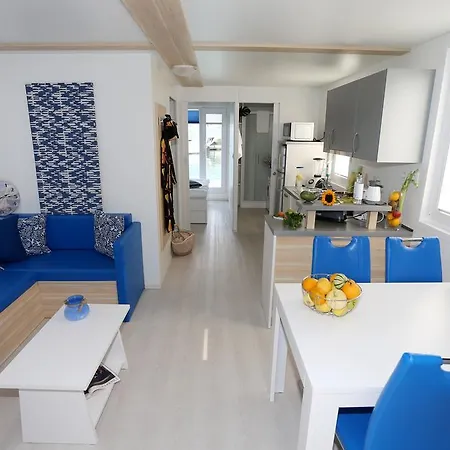 Floating Sea House Kahne Nyaraló *