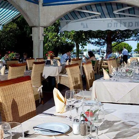 Nyaraló Floating Sea House Kahne *