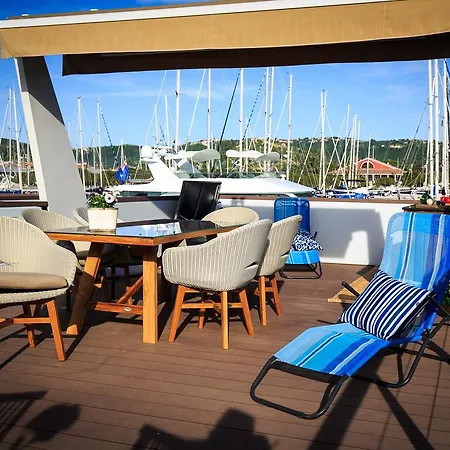 Semesterbostad Floating Sea House Kahne