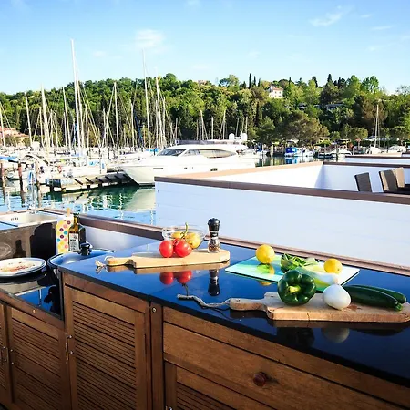 Floating Sea House Kahne Nyaraló