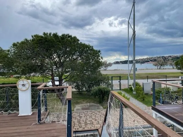 Floating Sea House Kahne