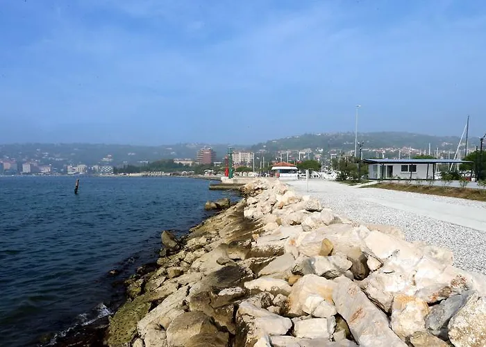 Floating Sea House Kahne