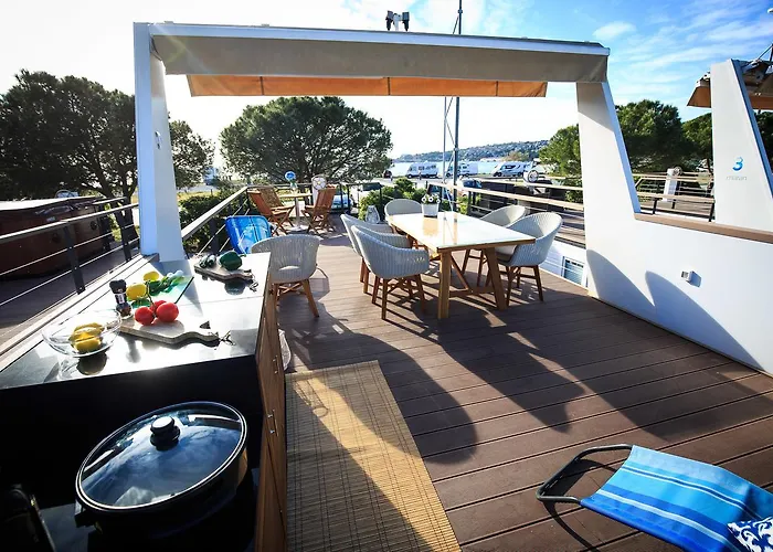 Floating Sea House Kahne Tatil Evi *