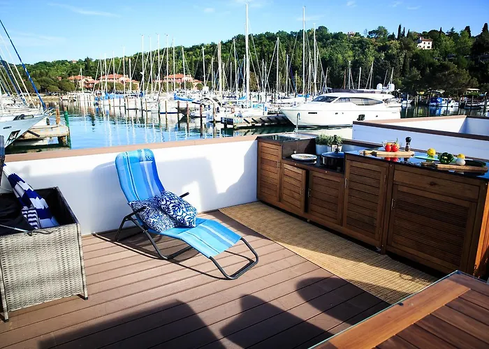 Floating Sea House Kahne Hébergement de vacances Portorož