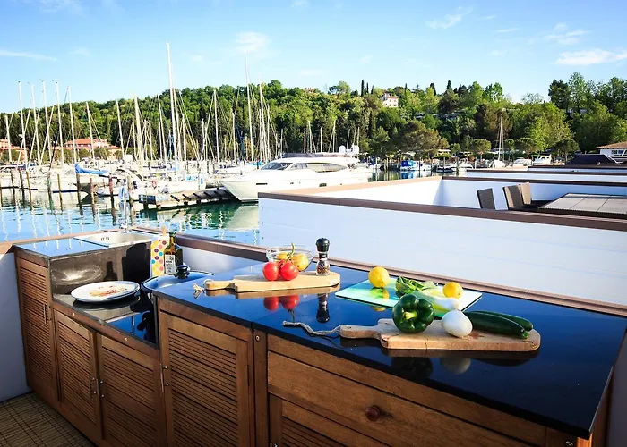 Floating Sea House Kahne Tatil Evi